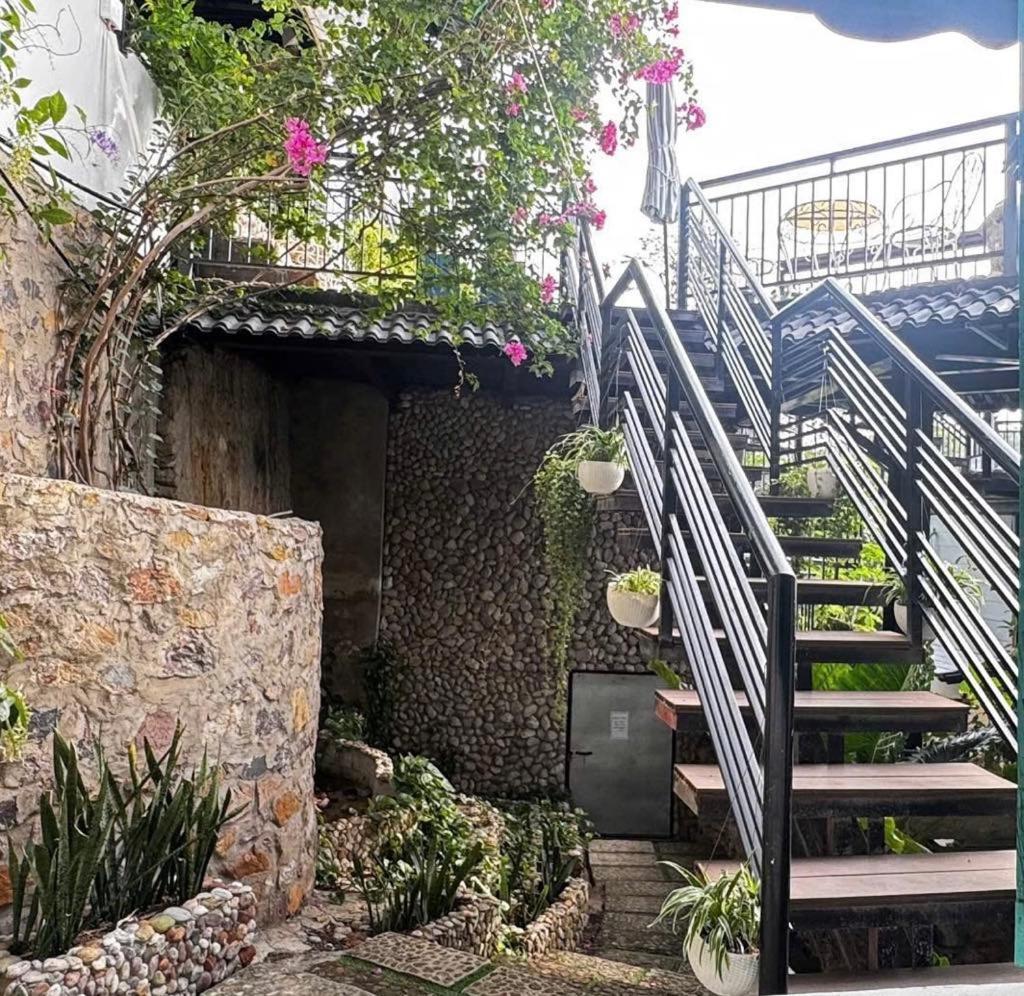 Bed and breakfast The Nam Du Hill Extérieur photo